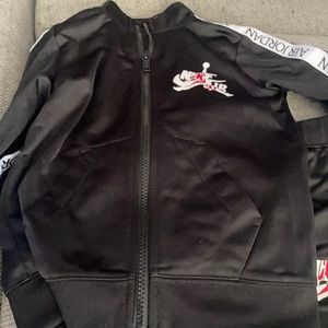 Nike Air Jordan Boys 2-pc Tacksuit Set sz 5